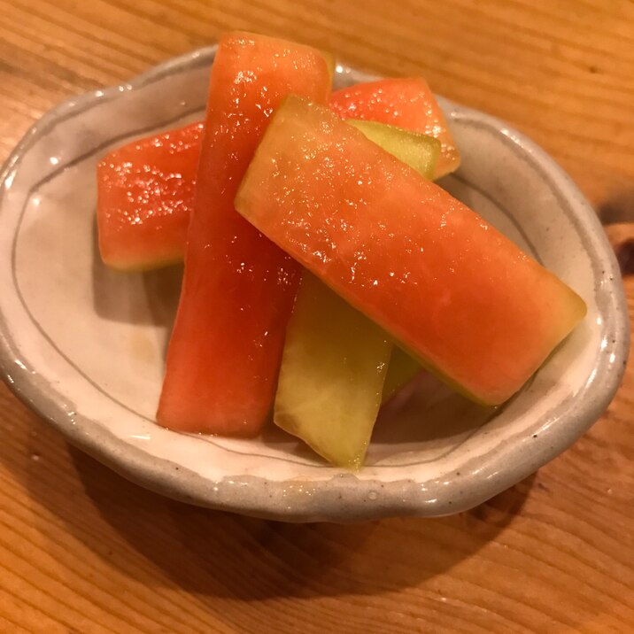 スイカの皮の麺つゆ浸け